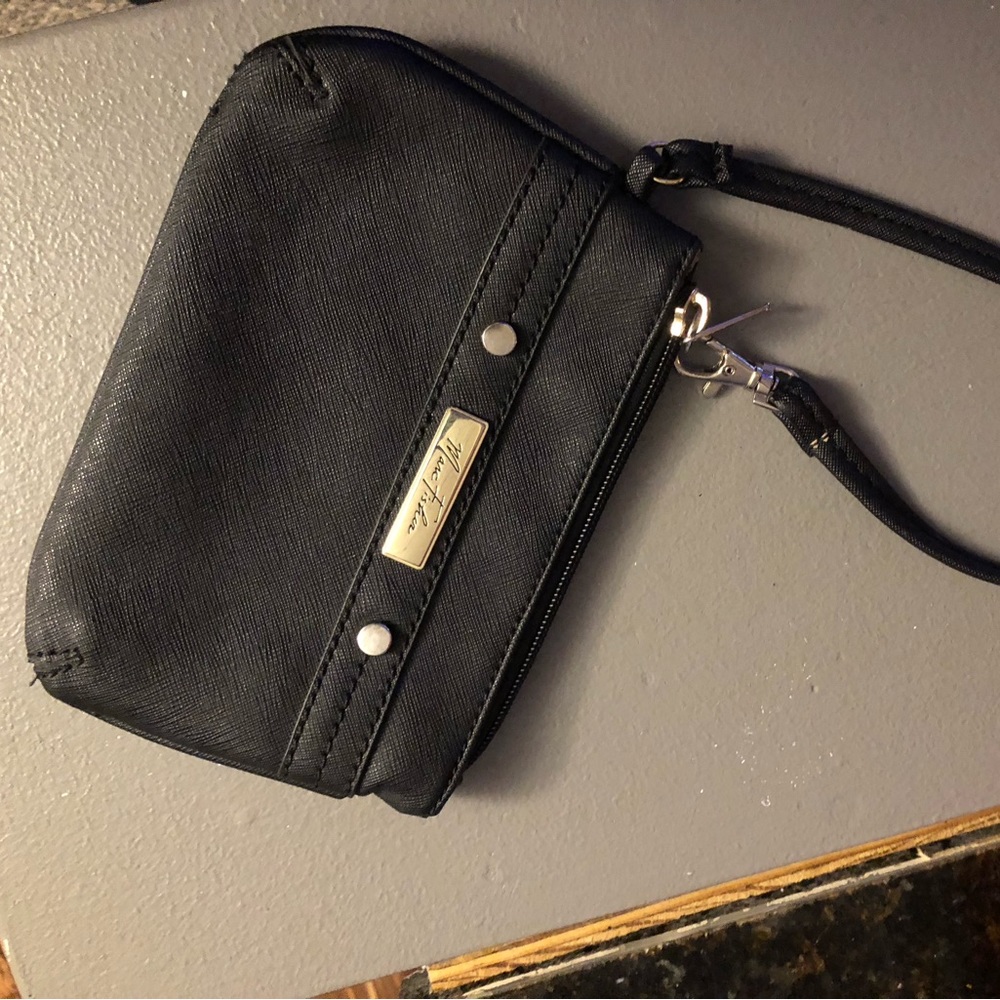 Women’s wristlet